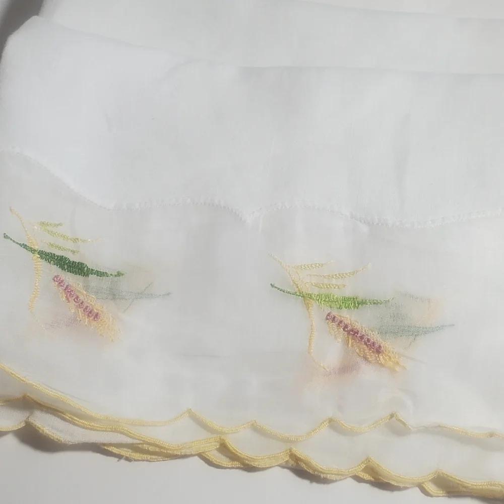 LOT of (11) Vintage Embroidered Cocktail Napkins, Kitchen Towels & Tea Towels